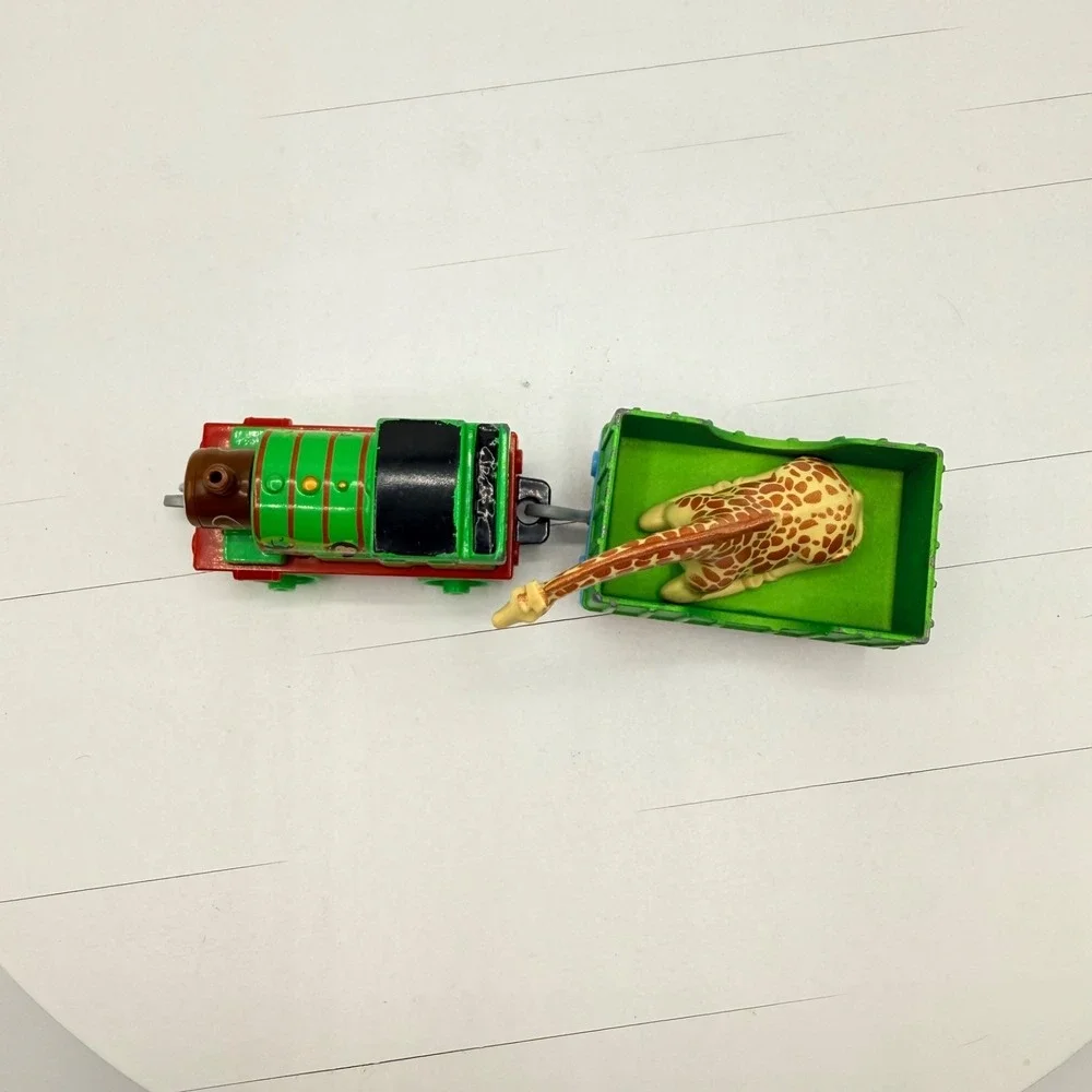 2018 Diecast Thomas the Train Percy Monkey Green Cargo Car Giraffe Pull Along